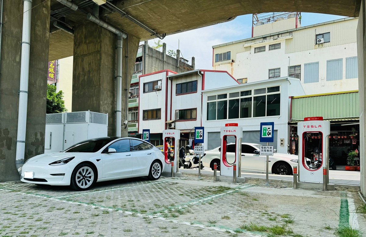 New Tesla Supercharger: Changhua - Yuanlin, Taiwan (6 stalls) 
tesla.com/findus?locatio…