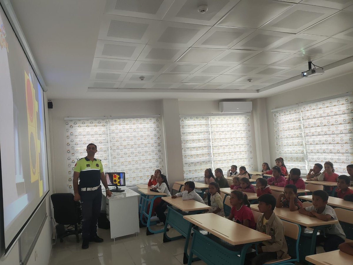 Trafik Eğitimlerini önemsiyor ve eğitimlere ara vermeden devam ediyoruz.

Bugün kırsal mahallemiz Ernebi İlkokulundan 30 öğrencimize Trafik Eğitim Parkımızda Jandarma Trafik ekiplerimiz tarafından eğitim verildi.

#Trafikeğitimi 
#Trafikkurallarınauyalım