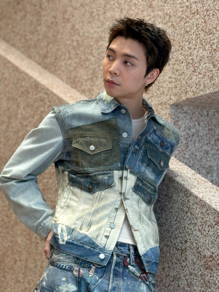 jsuhsource's tweet photo. 250516 - Johnny Suh at Acne Studios Store (1/2) 

🔗 https://t.co/4IRDqHiqeD

#JohnnySuhAtAcneStudiosStore
#ACNESTUDIOSxJOHNNYSUH
#AcneStudios 
@acnestudios https://t.co/At7VgsC3Qp