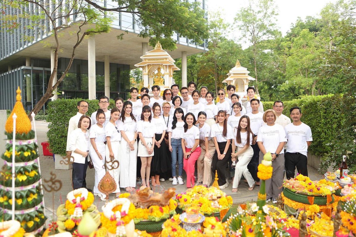 วันพฤหัสบดี ที่ 16 พฤษภาคม 2567

maxmagic_en ภาพบรรยากาศงานบวงสรวงละคร หม่อมเป็ดสวรรค์ ณ ไทยพีบีเอส 

#หม่อมเป็ดสวรรค์ #MomPedSawan 
#ThaiPBS #ละครไทยพีบีเอส

#หม่อมเป็ดสวรรค์ 
#เบื้องหลังละครไทยพีบีเอส 
#ThaiPBSช่องหมายเลข3