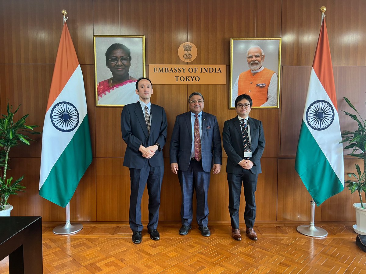 Ambassador @AmbSibiGeorge met Mr. Sunouchi Tatsuhiko,Senior Director JICA and Mr. Arima Tomohiro, JICA representative to India and discussed JICA projects in India. #ConnectingHimalayaswithMountFuji