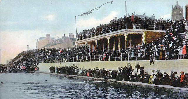 #ThrowbackThursday On 7th August 1909 Gourock Outdoor Swimming Pool was officially opened. If you're planning a visit to @jwdmarina why not cool off at Gourock Outdoor Swimming Pool. Just a 10min train ride from the Marina.  Thanks @StephenAHenry  for photo credit.🏊‍♀️🏗️🌞🚣‍♀️