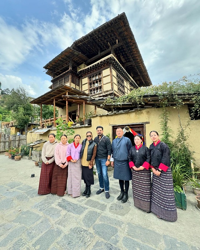 बेटियों को घर छोड़ पति संग भूटान की सैर पर निकलीं रूबीना दिलाइक, लेटेस्ट तस्वीरों में स्टाइलिश दिखी जीवा-एधा की मम्मी #RubinaDilaik #AbhinavShukla #Enjoy #Vacation #Bhutan #Bollywood
