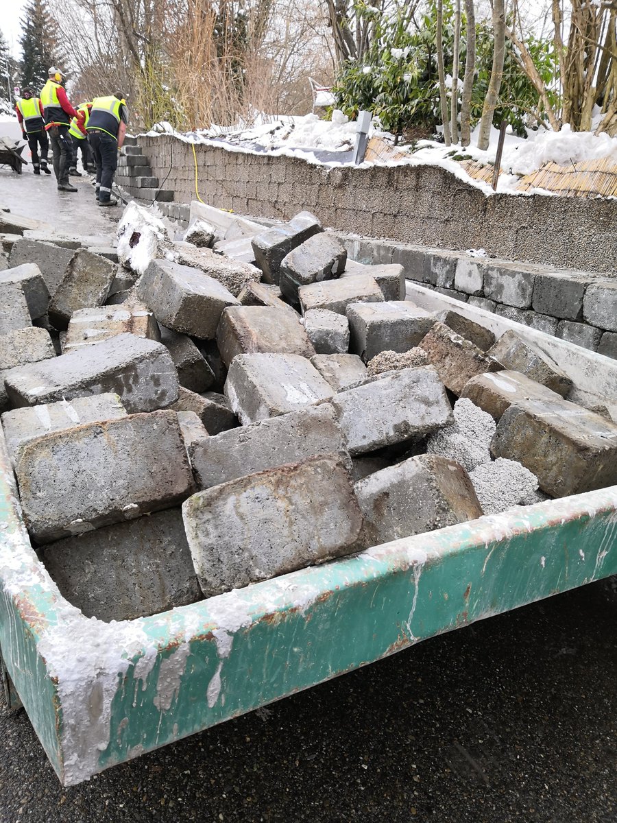 #WARUM
<a href="/MariaAPappa/">Maria Pappa</a> Stadtpräsidentin, besuchten Sie nie den zerstörten Garten mit der geschenkten Renovation?
#WARUM
<a href="/PeterJansSG/">Peter Jans</a>  Stadtrat, sprachen Sie nie mit Ihrem Nachbar?

#WARUM
<a href="/tagblatt_ch/">Tagblatt.ch</a> 
<a href="/kantonsg/">Kanton St.Gallen</a> 
<a href="/stadtsg/">Stadt St.Gallen</a> 
<a href="/Stadtparlament/">Stadtparlament St.Gallen</a> 
<a href="/JGasserBeck/">Jacqueline Gasser</a> 
<a href="/alex_baur/">Alex Baur</a> 
<a href="/walterlocher/">Walter Locher</a>