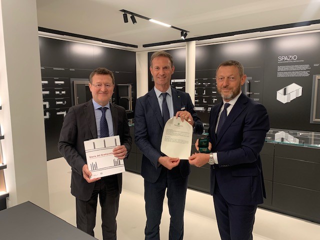 Il Presidente del @ConsLomb ha visitato #Rimadesio, azienda di #giussano che produce sistemi per la suddivisione degli ambienti: un'eccellenza lombarda all’insegna per #sostenibilitàambientale e #sicurezzasullavoro. Leggi su #LombardiaQuotidiano ⬇️ t.ly/bZTTe