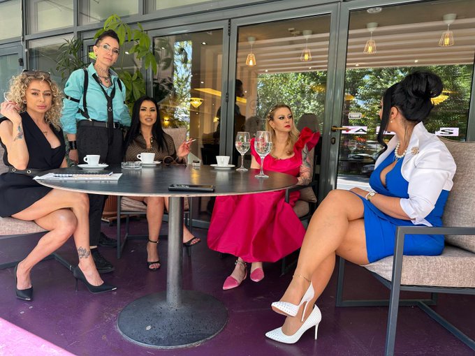 @KennyaMistress @Mistress_Ezada @GiadaDaVinci @VonHitte at the @FemdomSummit https://t.co/0gycew2zFM<a class="tags" href="/tag/kennyamistress">@kennyamistress</a><a class="tags" href="/tag/mistress_ezada">@mistress_ezada</a><a class="tags" href="/tag/giadadavinci">@giadadavinci</a><a href="/tag/bootsfetish"class="tags"><span>#bootsfetish</span></a>
