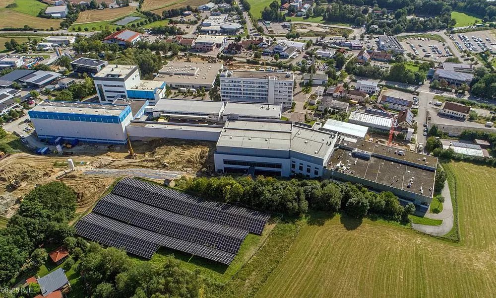 Esta es una forma de cuidar el medioambiente en #DaiichiSankyoEU: La energía utilizada para la calefacción se genera en una planta local que funciona con biomasa. Su caldera se abastece de madera natural de la zona⚡🪵 daiichi-sankyo.es/sostenibilidad…