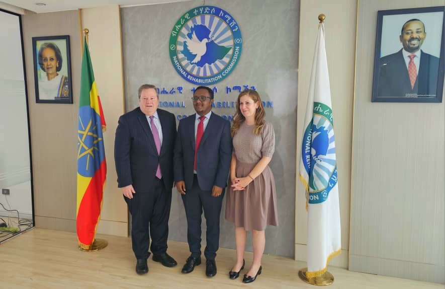 Pleasure meeting @MikeHammerUSA to discuss progress in the DDR program. He reassured us of the 🇺🇸continued support for 🇪🇹's peace-building efforts through the DDR process. We look forward to proactive p'ship in resource mobiliz'n, technical support, and confidence building.