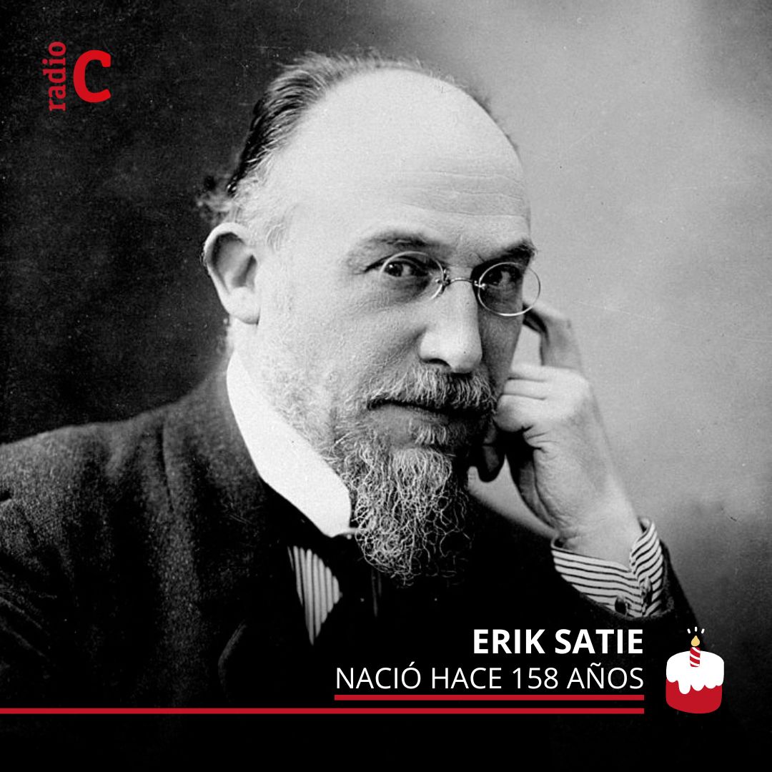 📜Tal día como hoy, en el año 1866, nacía Erik Satie, uno de los compositores responsable del desarrollo de las vanguardias del siglo XX, especialmente del Minimalismo y el Impresionismo. Aquí tienes la colección de programas dedicados a su figura 🔊rtve.es/play/radio/col…
