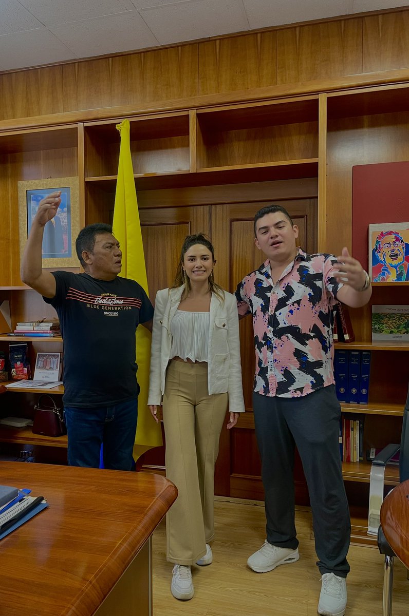 ConsColValEsp's tweet image. ¡Qué honor recibir la visita de Aries Vigoth en el Consulado! Ayer disfrutamos de una tarde inolvidable con uno de los grandes íconos del folclor llanero colombiano. Su visita nos llena de orgullo y alegría, recordándonos la riqueza de nuestra cultura 🌅🎶