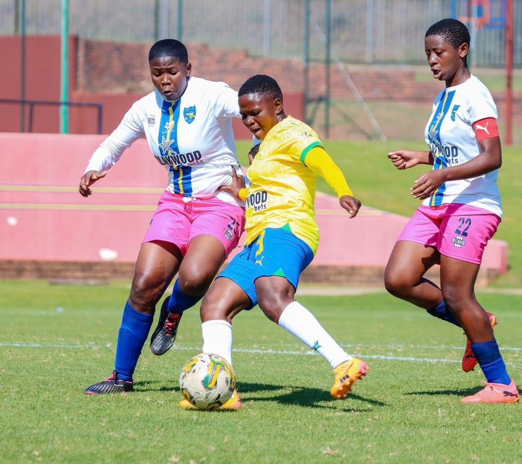 Bold ☑️ Fast ☑️ ULTRA Lights up the pitch 🔥 Women's Fit ✅ <a href="/pumafootball/">PUMA Football</a> 
#PUMAULTRA