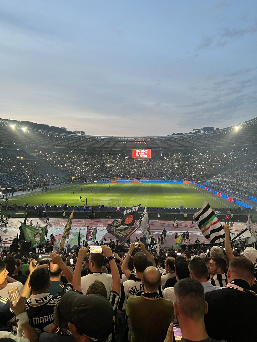 GiovanniSeraf19's tweet photo. @guidotolomei Stadio Olimpico, curva Sud ❤️ https://t.co/DWT0f4Azgp