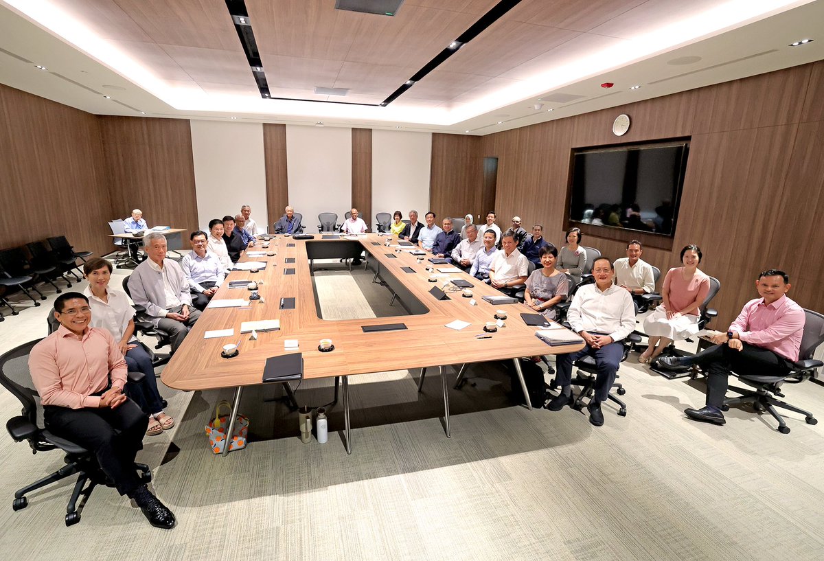 First day in my new role. Held my first Cabinet meeting this afternoon. 

We have a full agenda ahead. Look forward to working with all of you to take Singapore forward in our next phase.