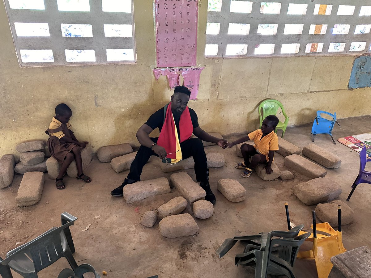 It's truly disheartening how our leaders neglect basic education in Ghana. A strong foundation is crucial. Authorities need to focus on government basic schools across the country. The environment and learning conditions for some of these children are heartbreaking. 💔 This is