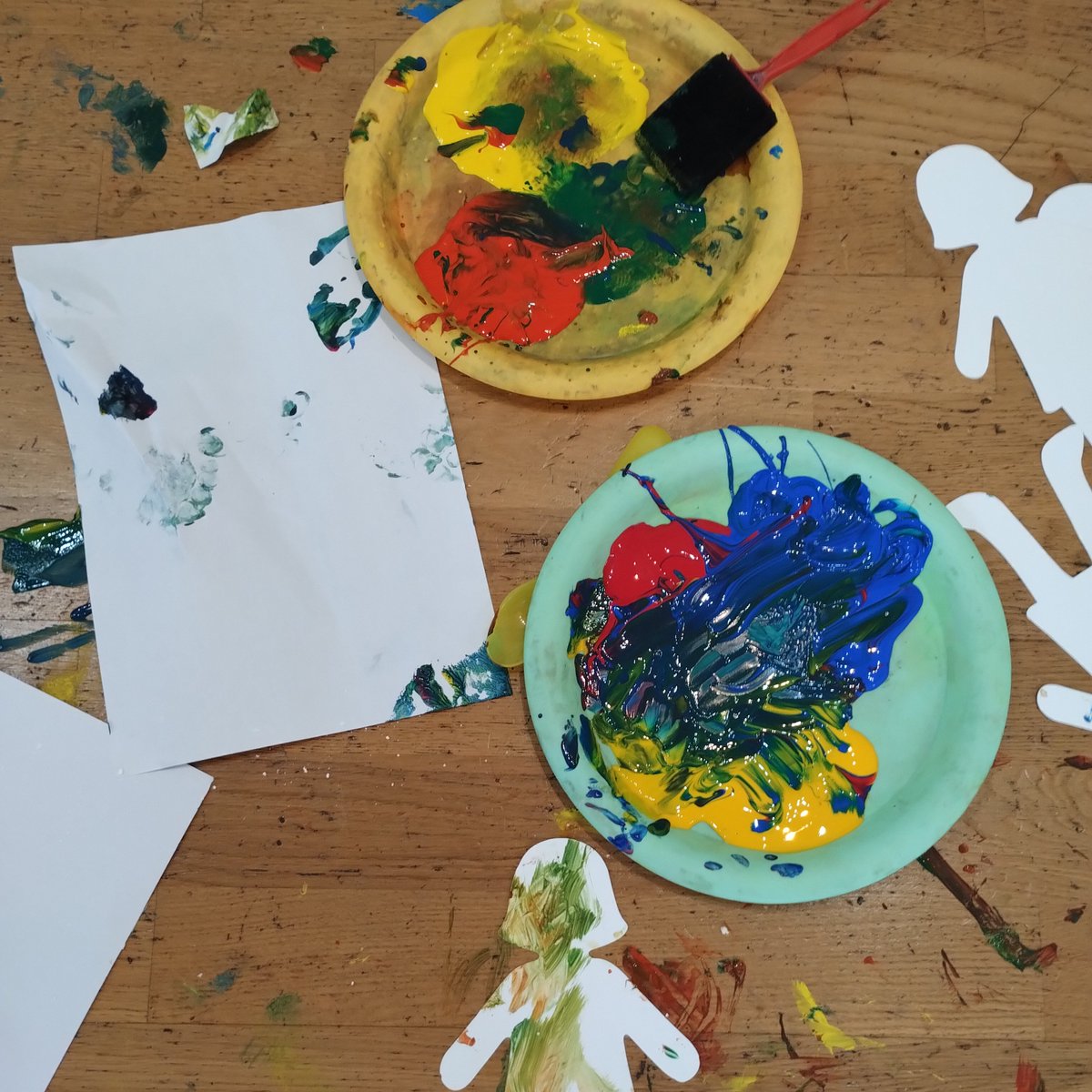 There are still spaces for the Wayfield Children and Family Hub messy play session happening tomorrow at 1:30-2:30pm 🎨

Join us for FREE messy fun 🖌

To book on, email childfriendly@medway.gov.uk 💌

#ChildFriendlyMedway #ArtsAndCrafts #MessyPlay