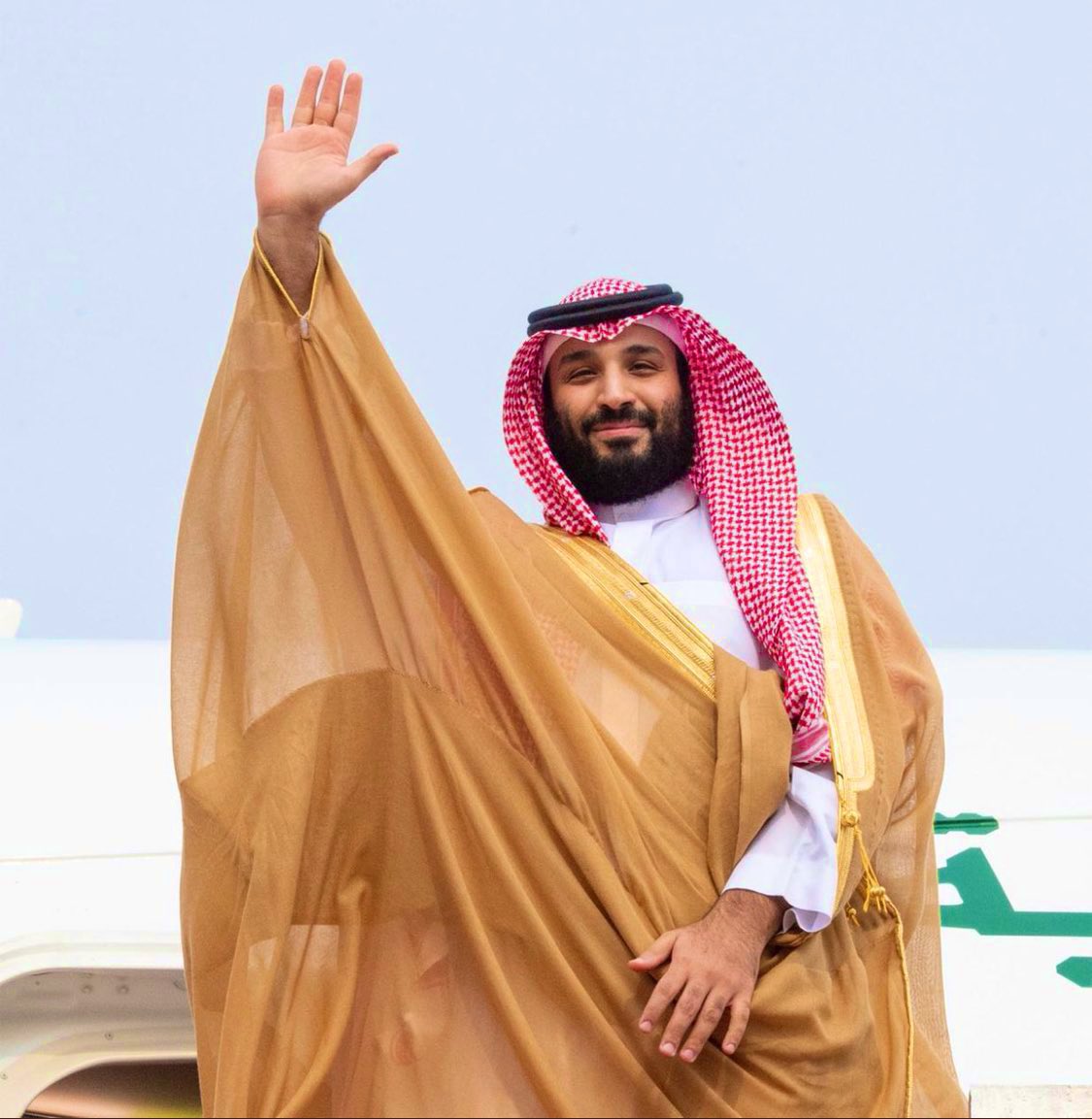 من دارك 🇸🇦 لدارك 🇧🇭 الله يحفظك في حلك وترحالك يابو سلمان #القمه_العربيه_في_البحرين