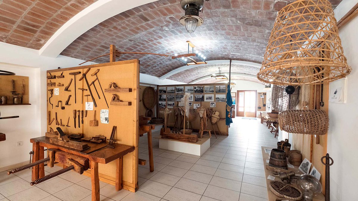 Kennst du das Museu d'Etnografia de #Formentera? 👀
📆 Das 1993 eröffnete Museum zeigt die traditionelle Lebensweise der Insel vor der Ära des Tourismus anhand einer Sammlung von Werkzeugen und Utensilien, die von den Einwohnern benutzt wurden.