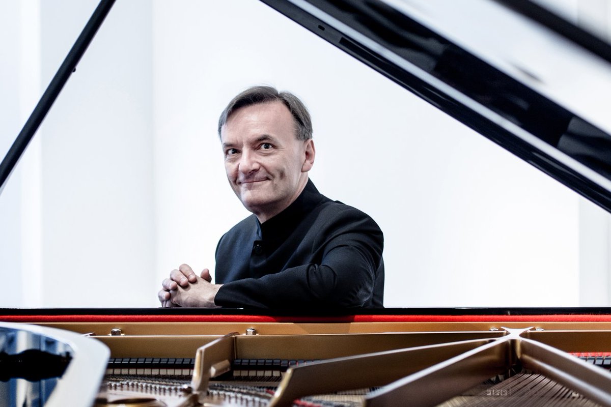Sir @houghhough performs with @the_halle for the European #premiere of his piano concerto 'The World of Yesterday', commissioned by the orchestra. Featuring #Dvořák #Butterworth and #Elgar. #piano #classicalmusic #concerto #composer Find out more: ow.ly/SclM50RBcU0