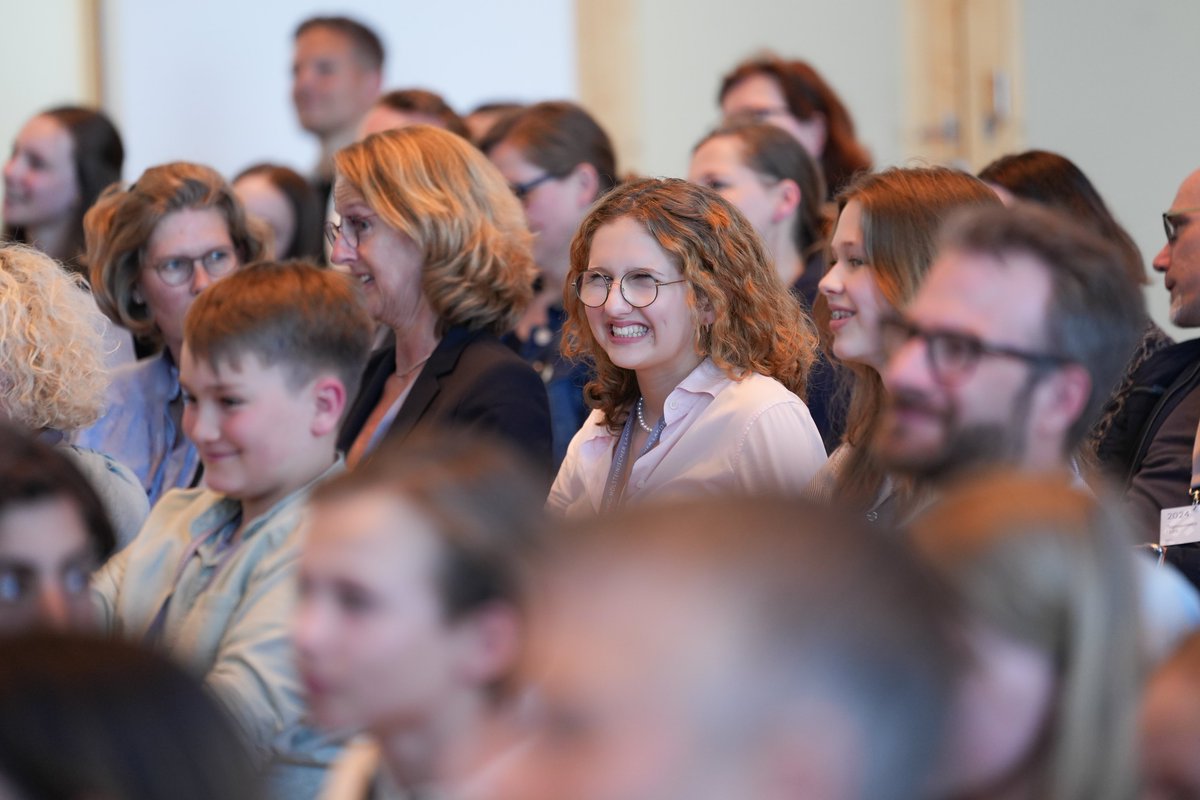 Staatssekretärin Dr. Dorit Stenke ehrte im Kieler Landeshaus die Preisträgerinnen und Preisträger des 71. 🇪🇺 Wettbewerbs <a href="/EBD_EW/">Europäischer Wettbewerb</a>. Drei Beiträge aus Schleswig-Holstein erhielten die Auszeichnung als bundesweit beste Arbeit. Alle Siegerinnen und Sieger ➡️ schleswig-holstein.de/DE/landesregie…