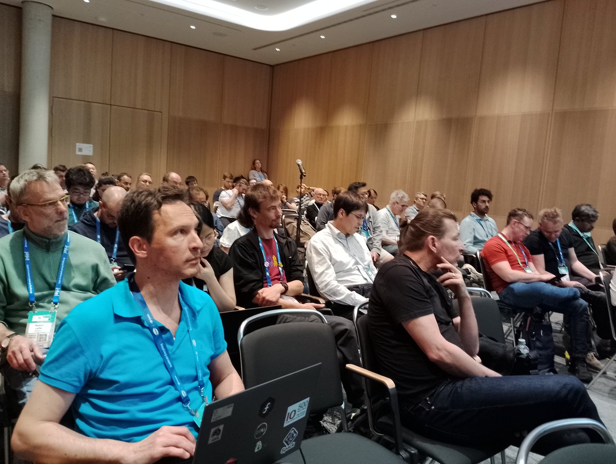 adrianjhpc's tweet image. Great turn out for @glennklockwood&apos;s talk at HPC-IODC #ISC24