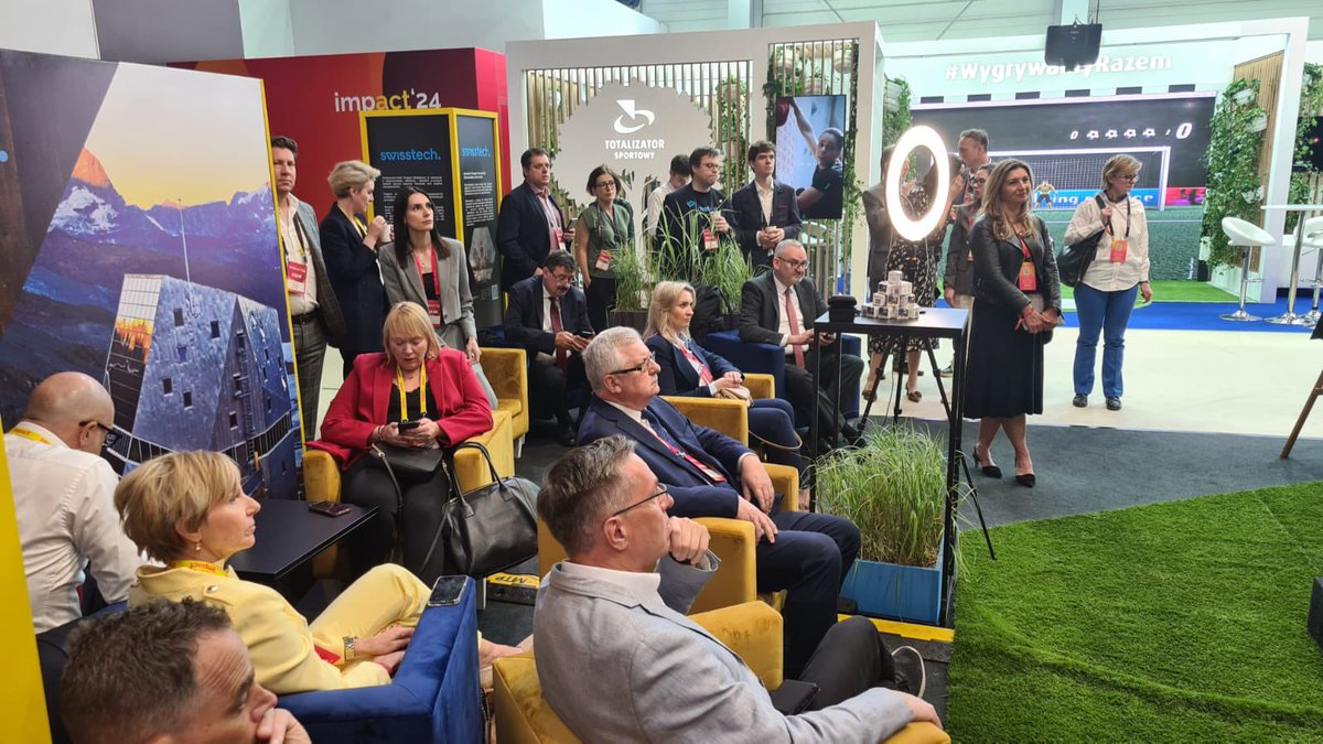 Thank you dear Members of the 🇵🇱-🇨🇭Parliamentary Friendship Group @KancelariaSejmu + @PolskiSenat for visiting our #swisstech pavilion at @ImpactCEE in Poznań and for attending our ‘Swiss Connections’ talk with Patrick Warnking,🇨🇭VP at @Google for CEE region 🙏🇨🇭🤝🇵🇱