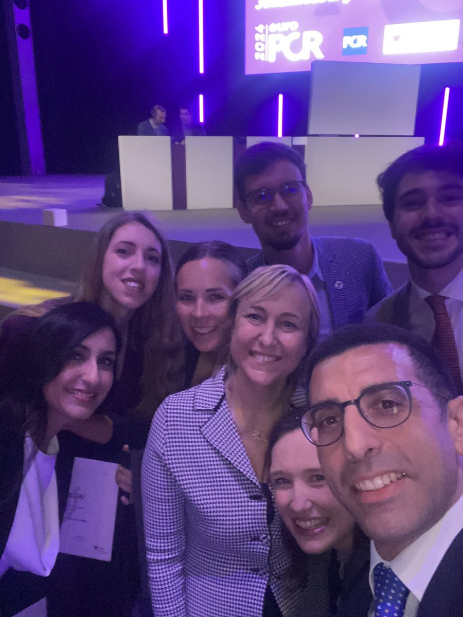 With the winners of #EAPCI fellowship grants at #EuroPCR 2024 👏👏👏👏👏👏👏👏 #riseandlift @EAPCIPresident @PCRonline @sbrugaletta