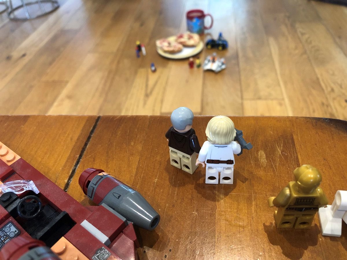 It’s (not) Wednesday and so it’s Star Wars and bagels for breakfast! #MayTheBagelsBeWithYou 🥯 No. 6 “Bhaal_Spawn's breakfast; you will never find a more delicious hive of jam and bagelry. She must be hungry…”
