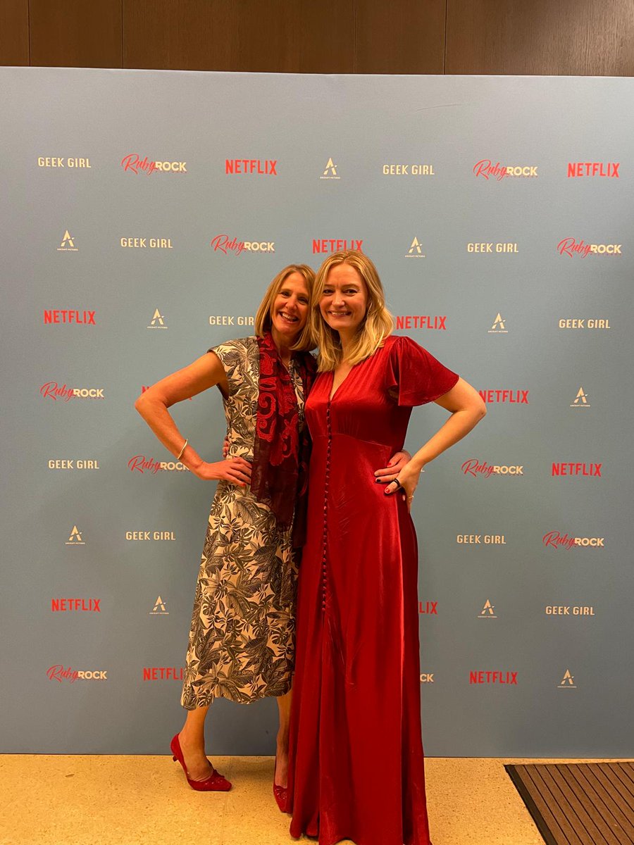 Joyous pictures of @HolSmale celebrating with cast, agent, friends & family at the #GeekGirlTV series screening last night. Does the TV live up to the books? Yes! The glamour, the humour, the fashion, the honesty, the performances, the love story! Watch on @netflix from 3O May 😍