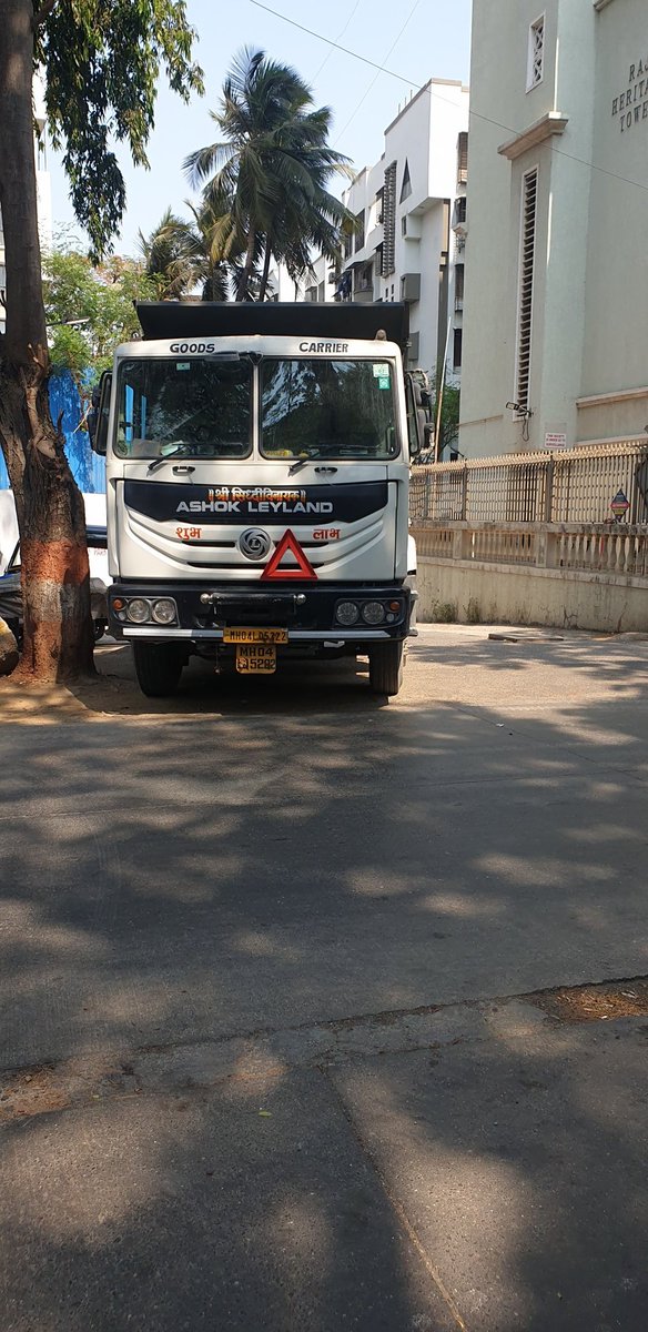 RajeevMulik09's tweet image. Dumper parked on wrong side of road, with wrong number plate.
Location : vayu construction site, LM Road, opp Mary Immaculate School, Borivali (w)
@MTPHereToHelp @mumbaimatterz @RoadsOfMumbai @MumbaiPolice
