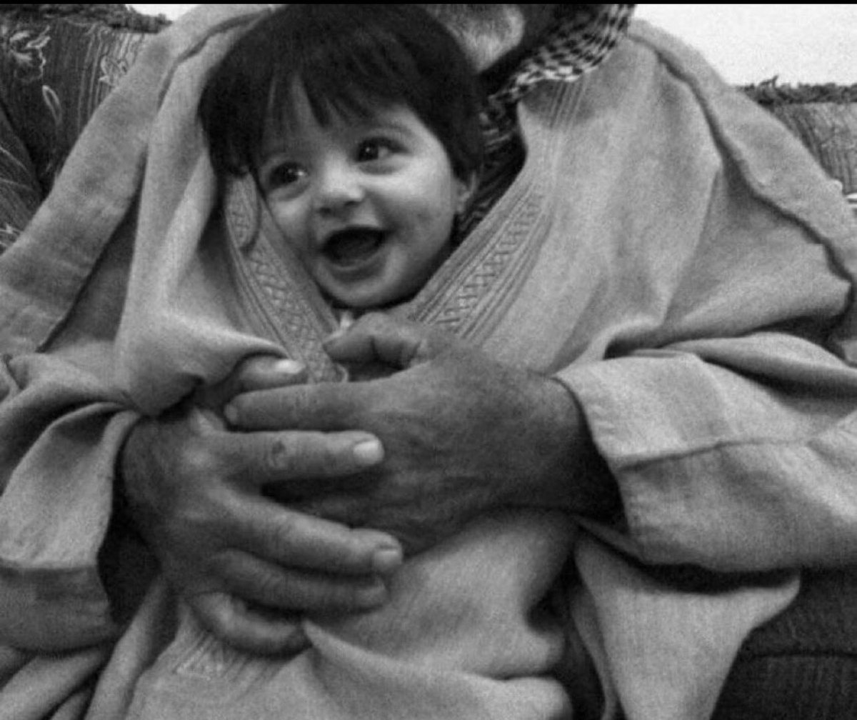 mg_3u's tweet image. ربيت في حضنك على عزٍ ودلال 
ولا حاجةٍ .. في خاطري خليتها ..