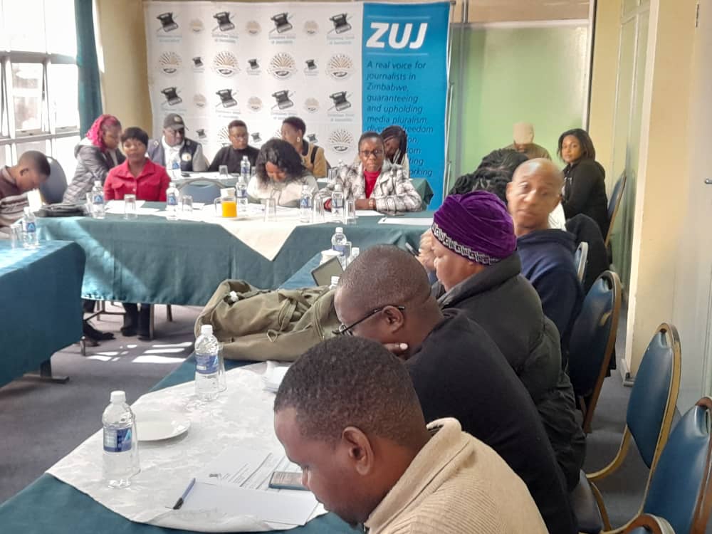 Today @ZUJOfficial is conducting training on data and multi-media Journalism in Bulawayo to capacitate journalists drawn from print, broadcasting and online media. @IMSforfreemedia @SwedeninZW @euinzim @IFJGlobal @InfoMinZW @MAZ_Zim @rashweatm @kkkudzai