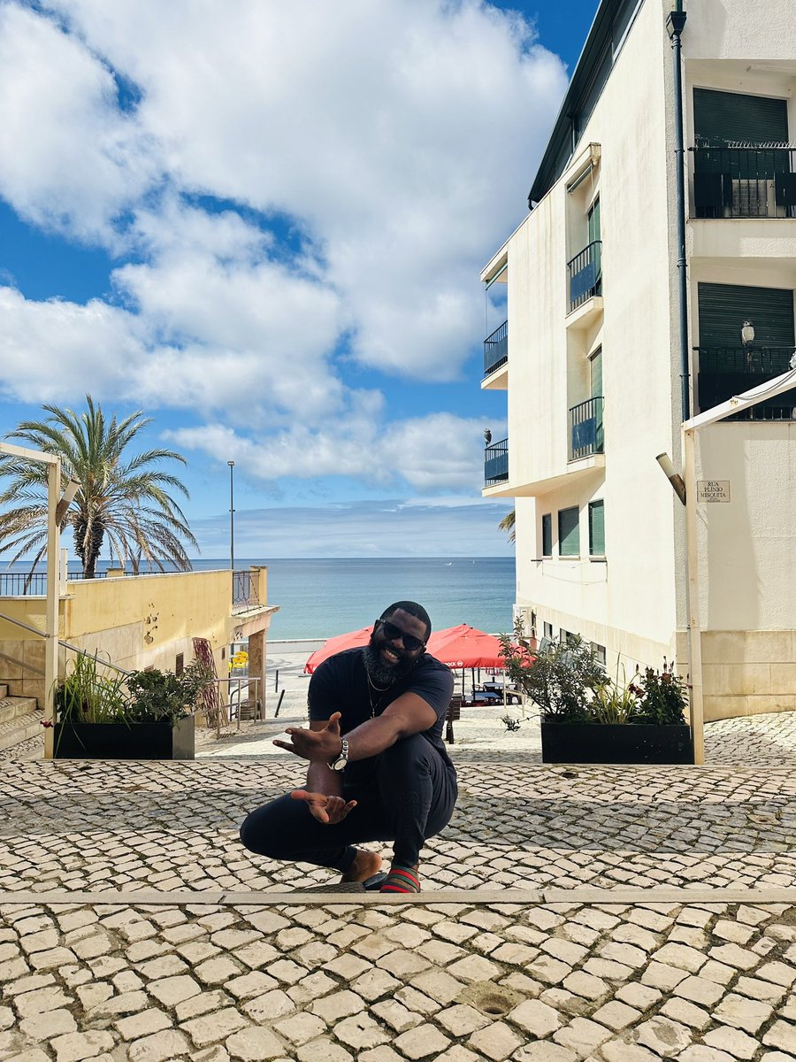 Good morning from Sesimbra🇵🇹 to all those that woke up with the intention of billing someone today, please don’t say it back. I hail una o🙌🏾. Vacation calories don’t count by the way🙅🏿‍♂️