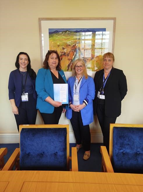 At a recent visit to Leinster House, Margaret O Neill Head of Disability Services presented Minister Anne Rabbitte with a copy of the DSKWW Day Services Transition Directory for adults with disabilities. hse.ie/newdirections #newdirections #dskww @AnneRabbitte @magsoneillirl