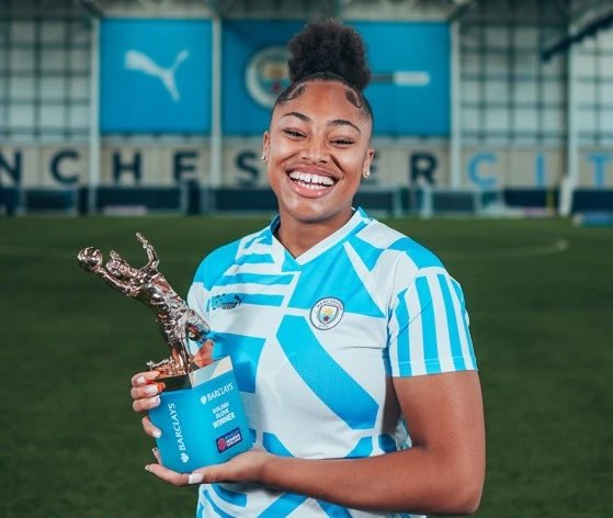 OFFICIAL: Khiara Keating has won the 2023/24 #BarclaysWSL Golden Glove. 🏆🧤