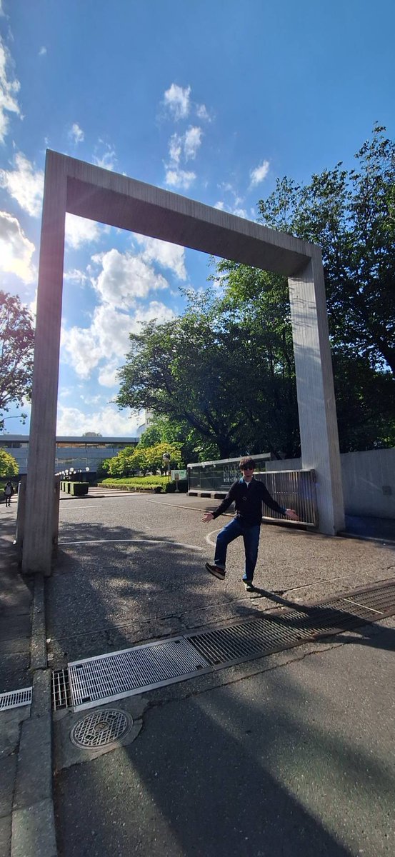 せっかく学生が時間をかけて書いてきた本なので大人として本気で芝居したら、みんなの姿勢がグッと前のめりになるのがわかって素晴らしかった。
百聞は一見にしかず。
ビフォーアフターを分かりやすく提示出来たのでひと安心w