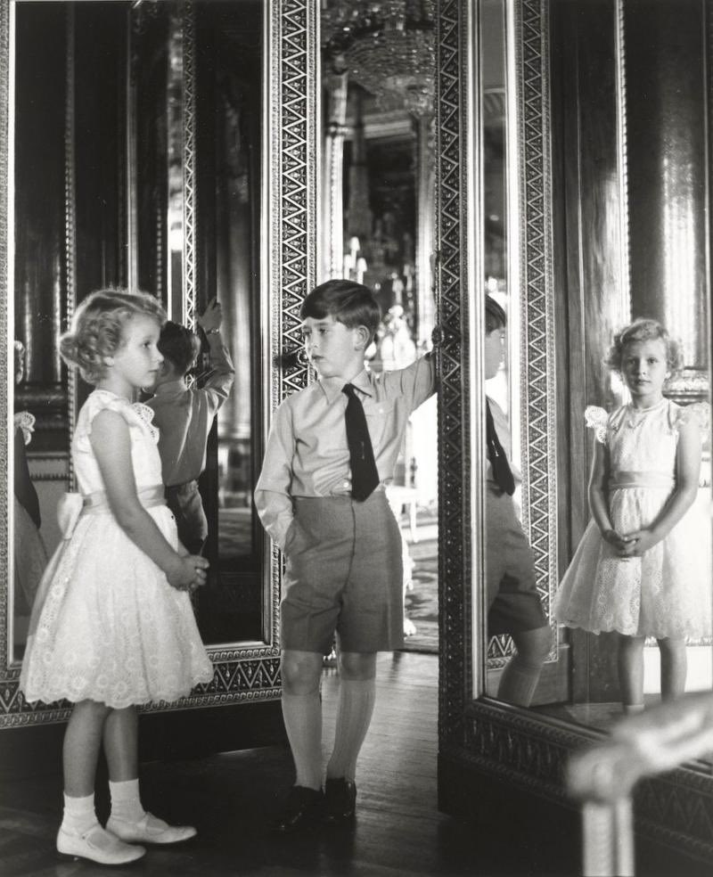 Portrait of young Prince Charles and Princess Anne to mark Prince Charles's eighth birthday 📸 Lord Snowdon
