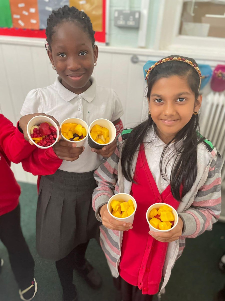 SybournPriE17's tweet photo. Tasty treats club made smoothies this week with mangoes, berries and bananas
What do you like in your smoothies?
#primaryeducation #lionpathways #lovelearning #recruitment #retention #motivatedlearning #primarycurriculum #primarysolution
@Aaronlionlearn @LionAcTrust https://t.co/LaqST4imq4