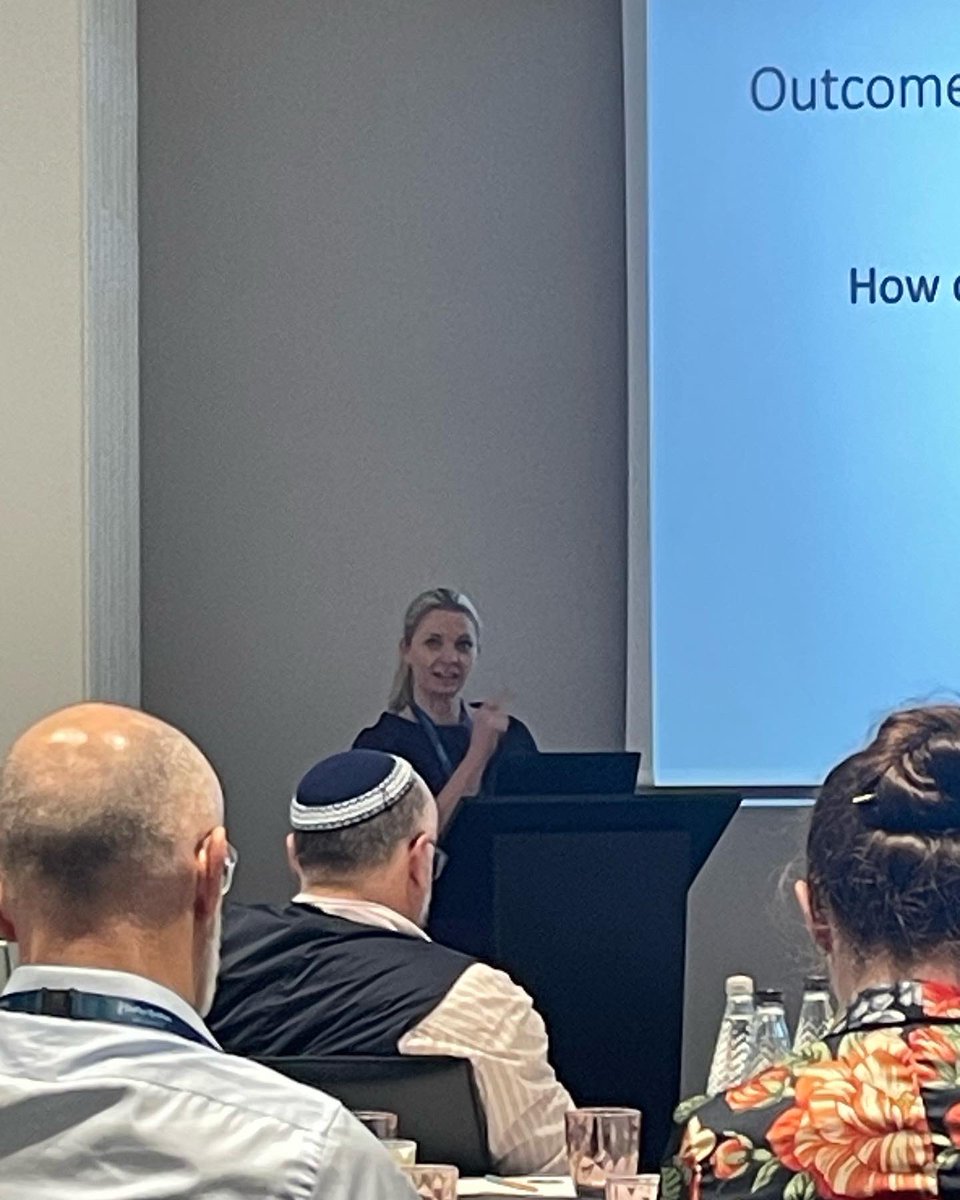 Our @oxfordcranio Unit Consultant Plastic and Reconstructive Surgeon Miss Rosie Ching leading an important discussion about “Working towards a consensus on surgical follow up and outcome measurement”