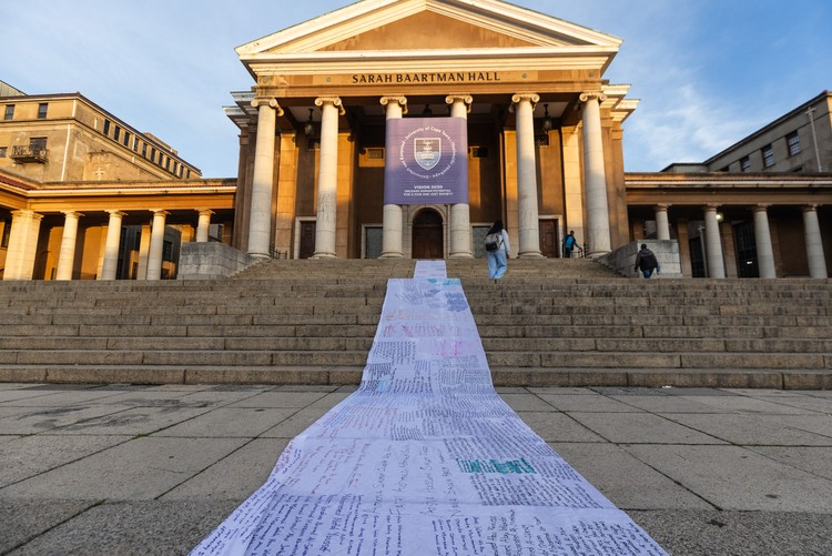 UCT students set up camp in solidarity with Palestinians A white sheet with hundreds of names of those killed in Palestine since October was draped down the Sarah Baartman Hall steps groundup.org.za/article/uct-st… by @AshrafRSA