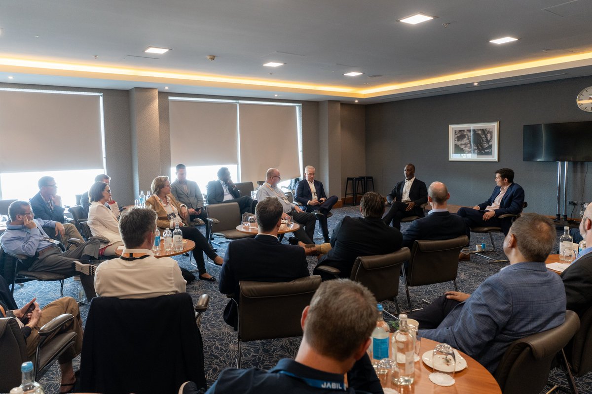 ProcurementLDRS's tweet image. 🏅Delivering success through an olympic mindset  four-time Olympic champion @MJGold
took to the stage to share mindset to help our delegates strengthen mental resilience, adaptability, teamwork, and strategic planning.

#PLWPC