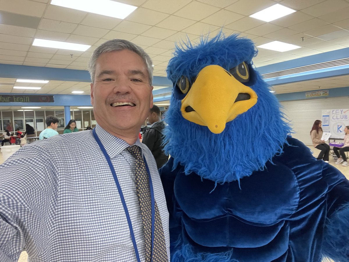 Got to meet some great people and a cool Seahawk at the ⁦@SRSeahawksaacps⁩ EL Family Night! Thank you to our school staff and AA County partner agencies for making it a fun evening for all! #AACPSAwesome #AACPSFamily #BelongGrowSucceed