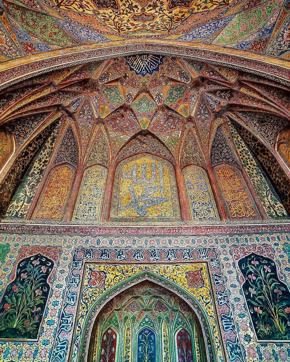Wazir Khan Mosque's aesthetic interiors.
Lahore, Pakistan.📍