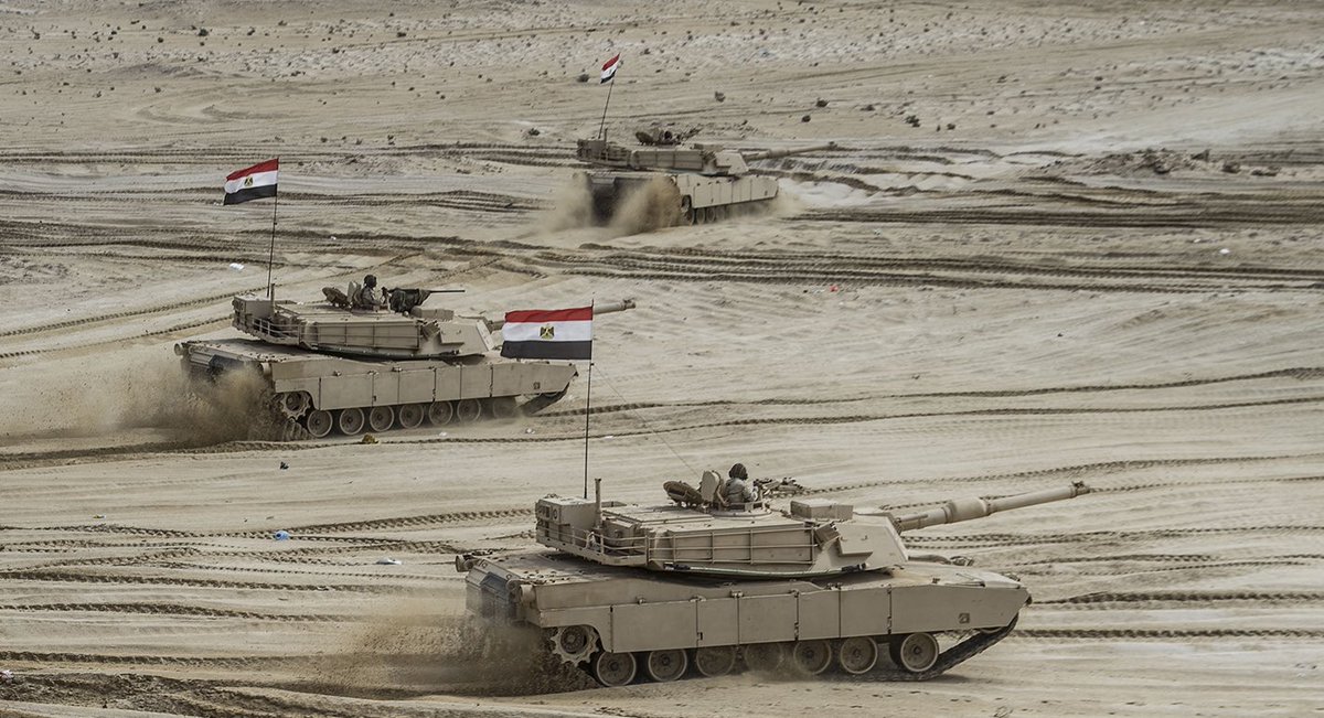 🔴 🇪🇬 🇮🇱 🇵🇸 | Selon le média iranien Mehr, ces derniers jours, l'armée égyptienne a massivement déployé des unités blindées et des systèmes de défense aérienne dans le #Sinaï, incluant des armes lourdes qui sont interdites par le Traité de Camp David.
