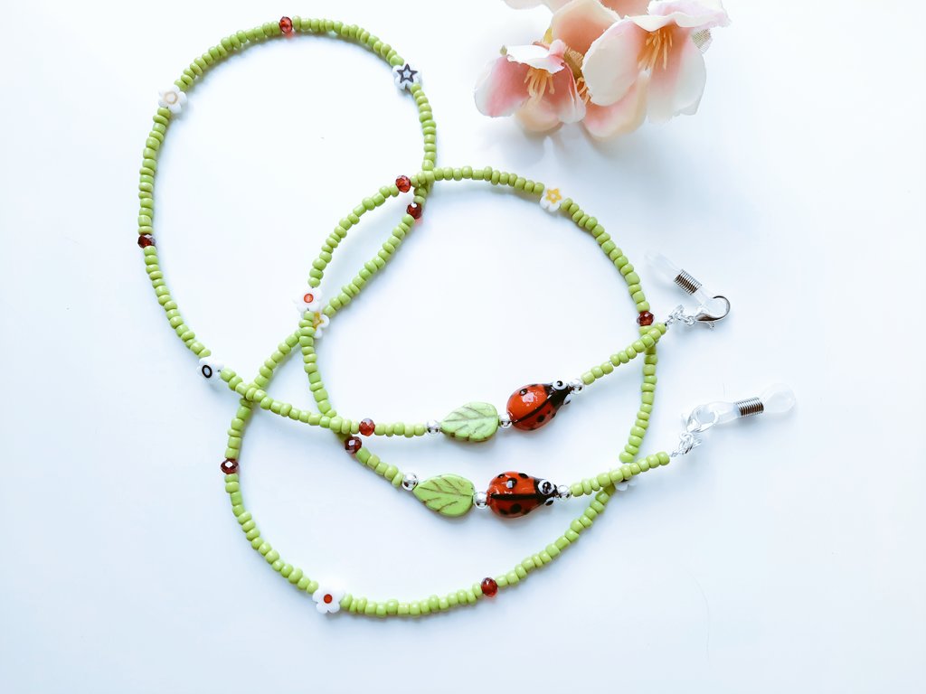DebsDesignsUK's tweet image. Gorgeous ladybird glasses chain 
#elevenseshour #giftidea #postalgift #handmadegifts