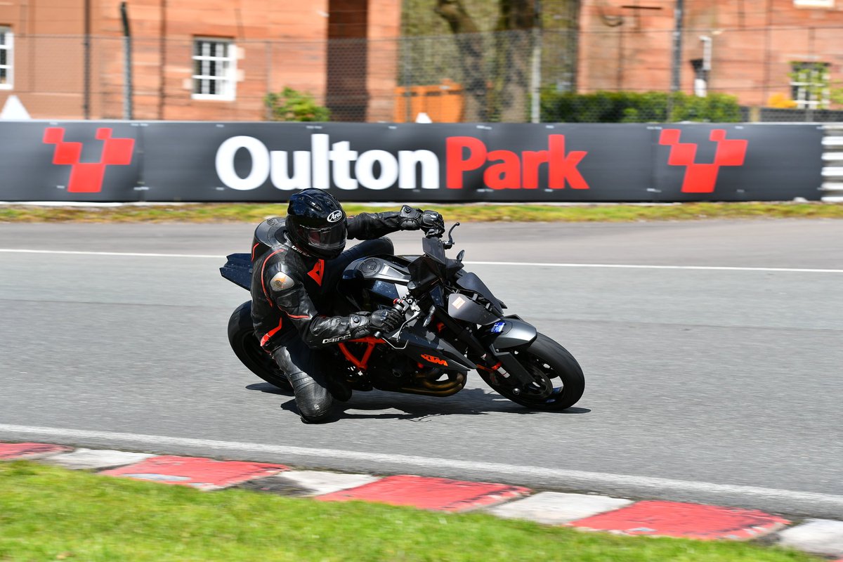27th May Bank Holiday Monday at Donington is fully booked but there is still some space available at Oulton Park 💪 

#msvtrackdays #oultonpark #biketrackday #bankholidaymonday