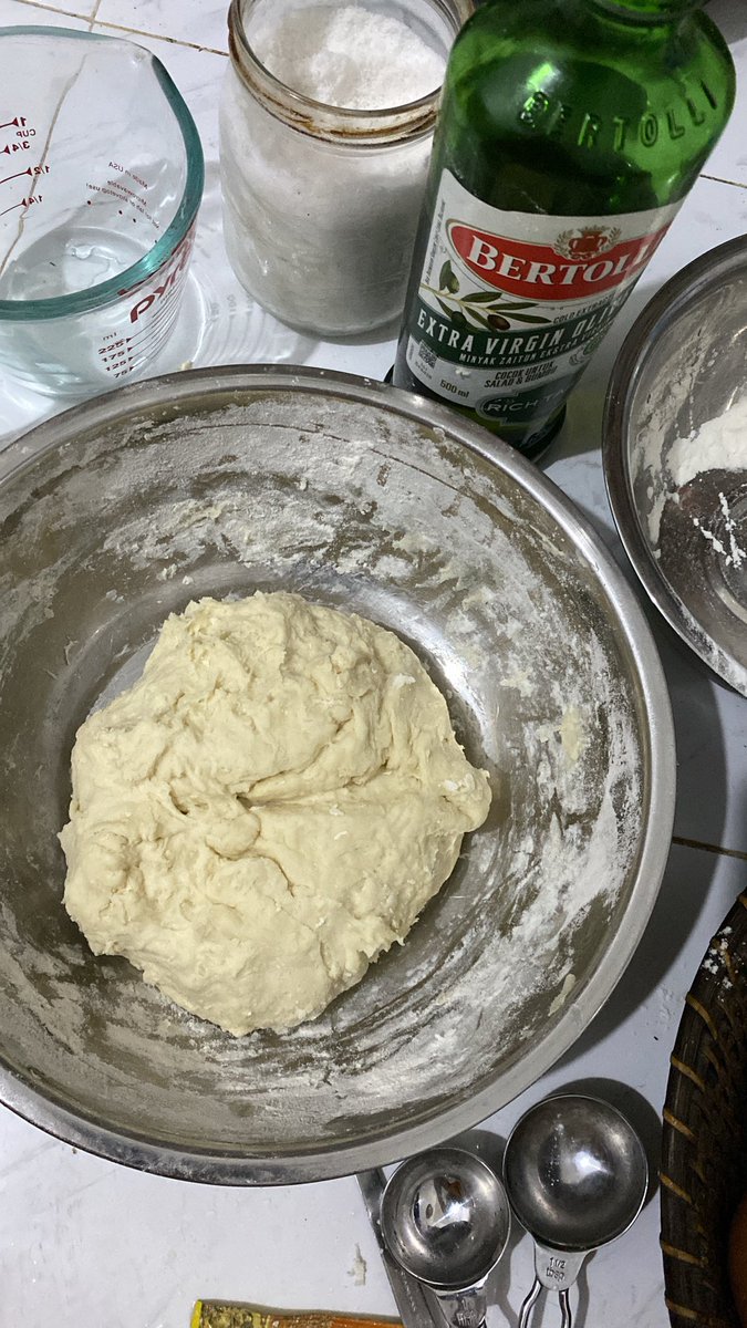 Bikin focaccia dough at this hour, sebab mengapa tidak?