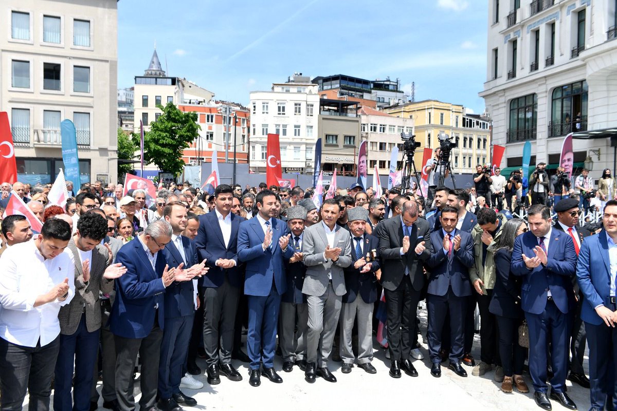 Geleneksel 16 Mayıs ‘Kurtuluşa Giden İlk Adım’ yürüyüşümüzü Gazi M. Kemal Atatürk’ün izinde; İl Başkanımız Özgür Çelik, PM Üyelerimiz, Belediye Başkanlarımız, İlçe yönetimimiz, kadın ve gençlik kolu başkanlarımız, meclis üyelerimiz ve yurttaşlarımızla birlikte gerçekleştirdik.