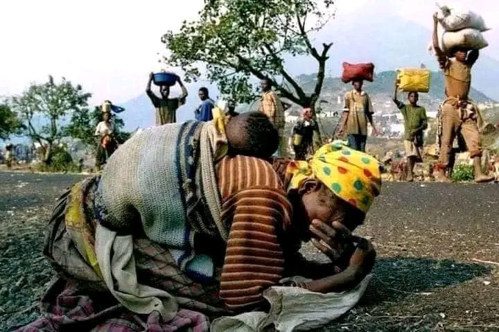 LE CRI MUET D'UN PEUPLE MEURTRI 😞 RDC, tes fils et tes filles portent le fardeau de leurs âmes tourmentées, leurs cœurs naviguent dans les tourbillons de la détresse mais dans cette obscurité profonde, une lueur d'espoir persiste : celle de la conscience collective qui s'éveille