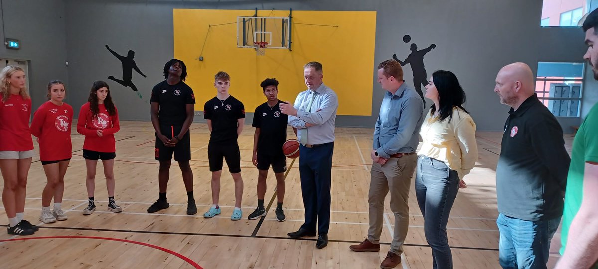 Tolka Rovers Basketball Club were delighted to welcome Minister for Sport, Thomas Byrne TD & local TD Paul McAuliffe to our club on Friday. During our discussions with the Minister we explained how we plan to use the €31,300 sports equipment grant to continue developing our club