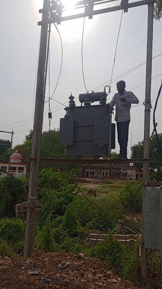 16.05.2024 जनपद-फतेहपुर में विद्युत व्यवस्था को बेहतर करने हेतु उपकेंद्र हसवा में RDSS योजना के अंतर्गत क्षमता वृद्धि का कार्य किया जा रहा है। @MD_PuVVNL @ceelec_ald @UppclChairman @aksharmaBharat